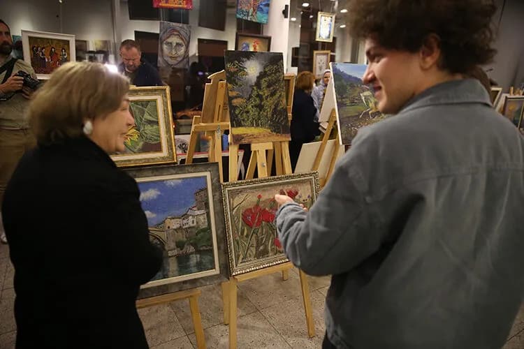 Bosna-Hersek Türk Sanatçıları Sergisi'nden bir kare (1)